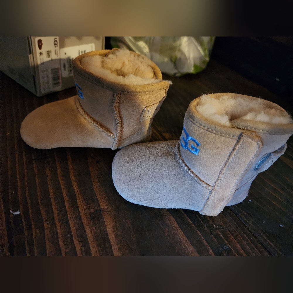 UGG Bundle - Picture 3 of 10